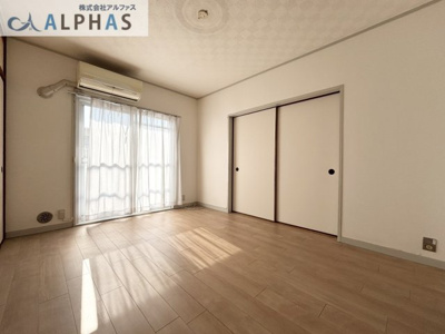 【居間・リビング】 | 青山台住宅70号棟 | リビングが南向きの為、毎日明るく過ごせます♪