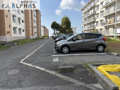 【駐車場】 | 青山台住宅70号棟 | 敷地内に平面駐車場があります♪