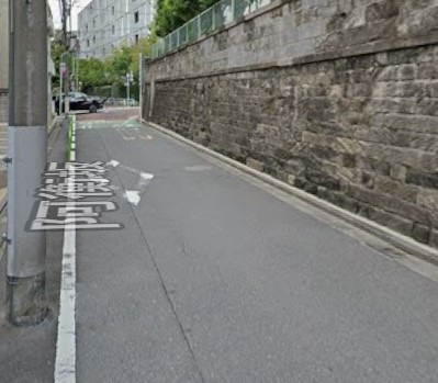 港区南麻布３丁目　売地の外観|前面道路