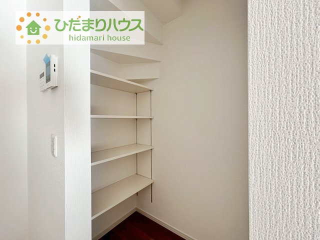 【収納】 | 土浦市天川6期　新築戸建 | シューズクロークは、レインコートやベビーカー、ゴルフバッグなど大きな荷物を置けるので、
いつでも玄関を綺麗に保てます(*^-^*)