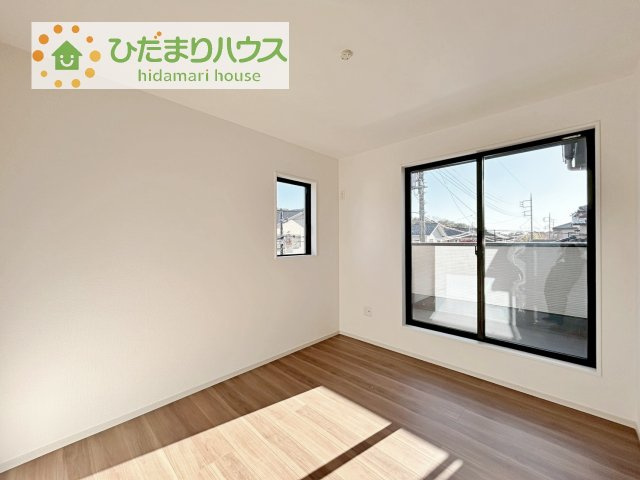 【洋室】 | 土浦市天川6期　新築戸建 | バルコニーに面した明るい洋室☆彡