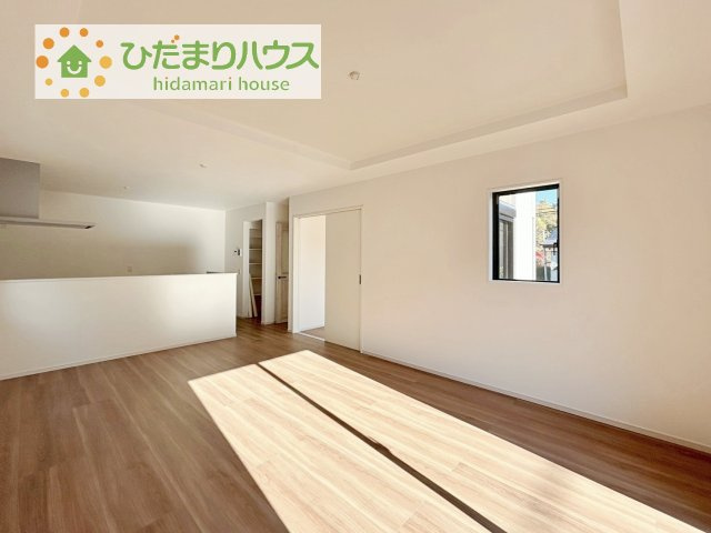 【居間・リビング】 | 土浦市天川6期　新築戸建 | お子様が元気に遊べる広々としたリビングです！