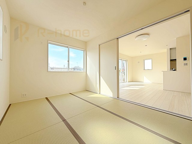 古河市諸川第13　新築戸建て　2号棟の和室|フローリングより衝撃が少ない和室は、ご両親のお部屋やキッズスペース、客間としても活用頂けます。