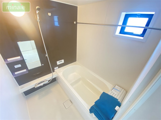 【浴室】 | 小学校11分　スーパー9分　LDK23帖　泉　限定1区画　 | 浴室は1坪タイプで広々していて足も伸ばせ日頃の疲れも癒せそう♪　同タイプ