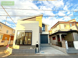 【外観】 | 小学校11分　スーパー9分　LDK23帖　泉　限定1区画　 | 販売現地(2025.12.19撮影)
スタイリッシュな外観でゆったりした空間が魅力的です♪