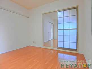 【居間・リビング】 | 洋室６帖（同仕様写真）