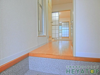 【玄関】 | （同仕様写真）