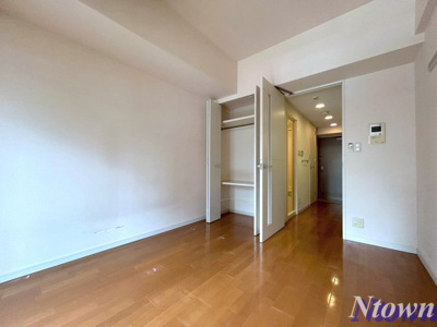 【居間・リビング】 | プレサンス泉セントマーク | ゆったりとしたリビングです