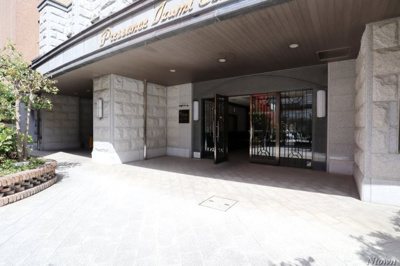 【エントランス】 | プレサンス泉セントマーク | エントランスです