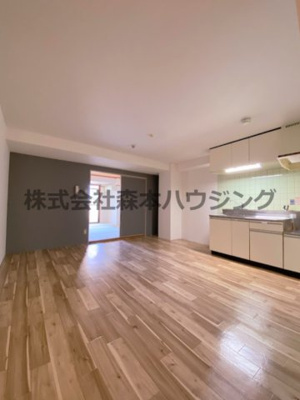 【居間・リビング】 | 　香里ロイヤルプラザ | こちらのリビングで趣味の時間をお楽しみください