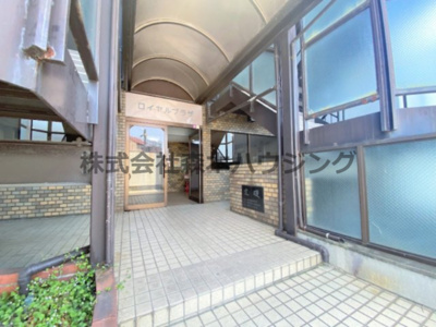 【エントランス】 | 　香里ロイヤルプラザ | 落ち着いたエントランスです