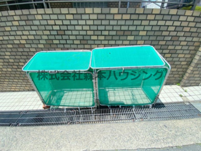 【その他共用部分】 | 　香里ロイヤルプラザ | 専用ごみ置き場です