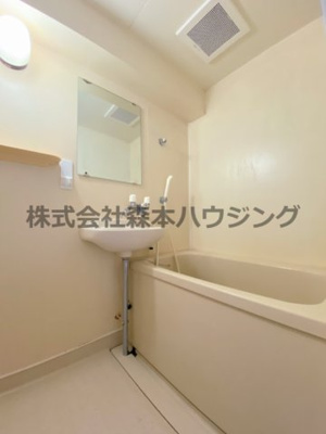 【浴室】 | 　香里ロイヤルプラザ | ゆったり過ごせるお風呂です