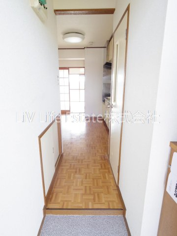 滝山房美ビルの玄関