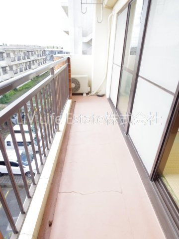 滝山房美ビルのバルコニー