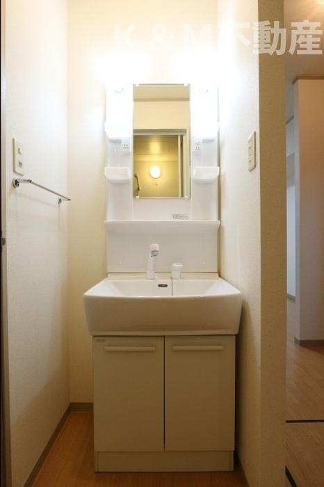 ランセ今谷 Cの洗面所|忙しい朝には欠かせない洗面所です