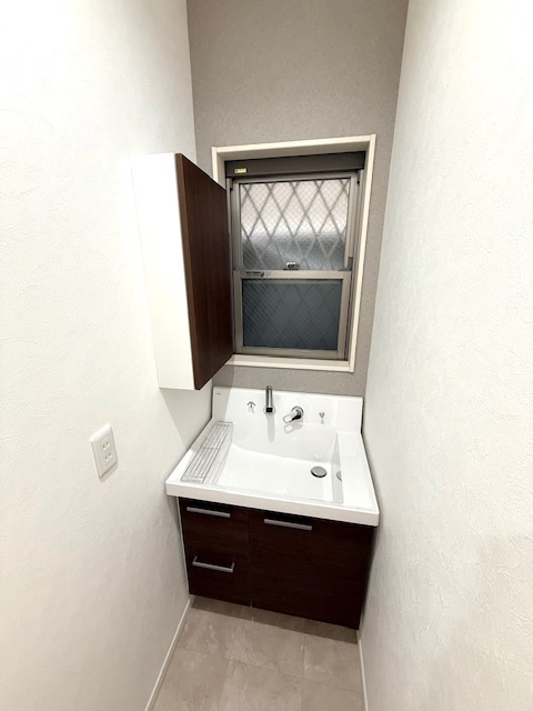 神戸市長田区名倉町1丁目中古戸建の独立洗面台