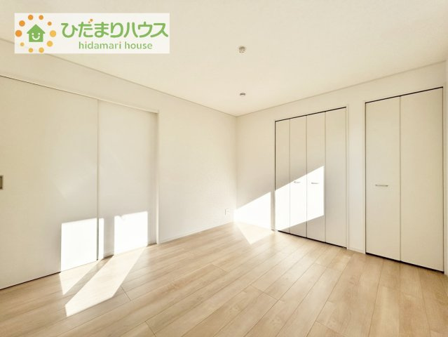 【寝室】 | 筑西市下川島第2　新築戸建　1号棟 | 広めの主寝室は、ベッドの他にもパソコンデスクやドレッサーなども置けちゃいます(*^-^*)