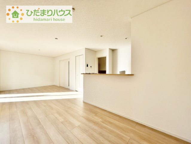 【居間・リビング】 | 筑西市下川島第2　新築戸建　1号棟 | お子様が元気に遊べる広々としたリビングです！