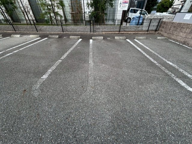 グラース・アンジュの駐車場