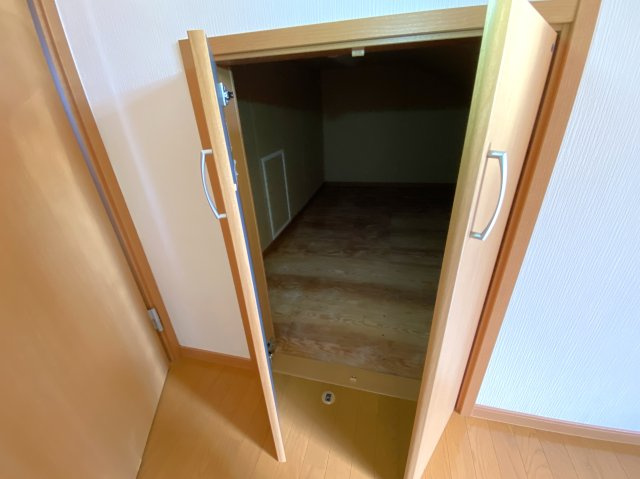 谷本貸家Nの収納|小屋根裏収納