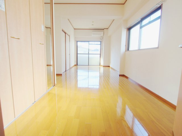 ベルシャトー加登の居間・リビング