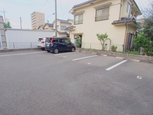 Ｇｒａｃｅ東原の駐車場