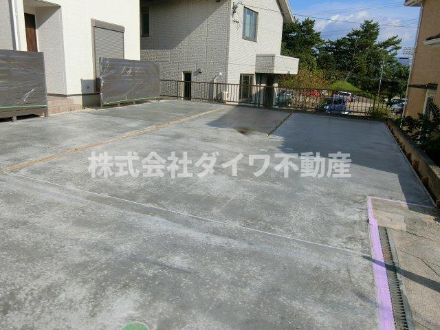 岡崎南公園前戸建賃貸の駐車場
