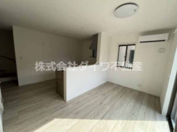 岡崎南公園前戸建賃貸の居間・リビング