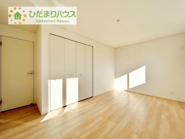【寝室】 | 筑西市下川島第2　新築戸建　2号棟 | 大きなベッドを置いても余裕の広さの主寝室♪
