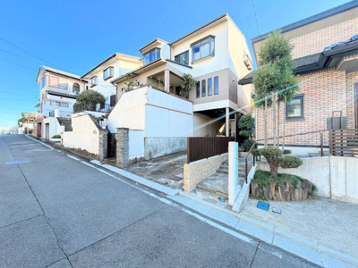 【外観】 | ◆緑区鴨居7丁目土地◆ | ◆爽やかな青空の下に贅沢なほどに陽光が降り注ぐ住空間は、住まうことの喜びを感じさせてくれます。ゆとりある広い敷地で開放的なお住まいです。