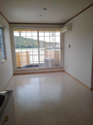 【居間・リビング】 | プレステージ花ずいＣ | ゆったりとした居間です