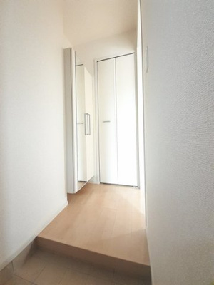 【玄関】 | モトーレⅠ | 明るい玄関です