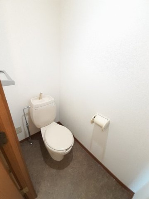 【トイレ】 | サンヴィレッジ操明Ｂ | ゆったりとした空間のトイレです