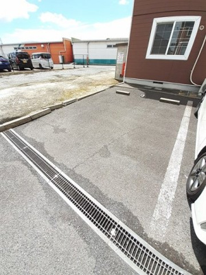 【駐車場】 | サンヴィレッジ操明Ｂ | 駐車スペースもあります