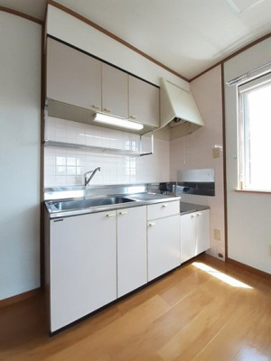 【キッチン】 | サンヴィレッジ操明Ｂ | キッチンでお料理をお楽しみください