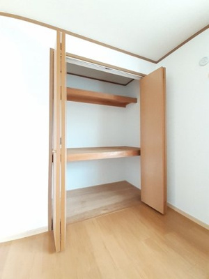 【収納】 | サンヴィレッジ操明Ｂ | こまごまとしたものを収納できそうですね