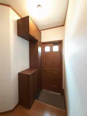 【玄関】 | サンヴィレッジ操明Ｂ | きれいな玄関です