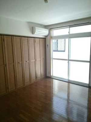 【居間・リビング】 | あんてぃーく | こちらのリビングで趣味の時間をお楽しみください