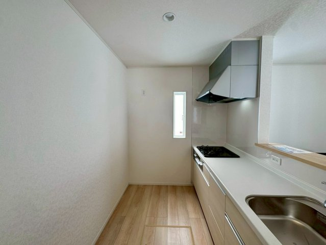 クレイドルガーデン宜野湾市大山 第3・２号棟のキッチン|コミュニケーションの取りやすい対面式システムキッチン