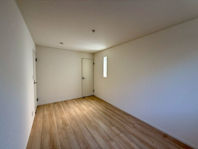 クレイドルガーデン宜野湾市大山 第3・２号棟の洋室|２階主寝室7.5帖＋納戸３帖