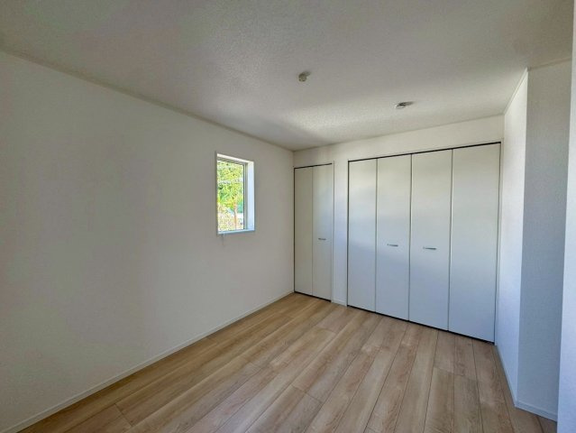 クレイドルガーデン宜野湾市大山 第3・２号棟の洋室|２階洋室6.5帖・クローゼット×２