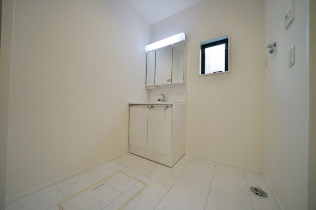 【横浜市旭区南希望が丘96-6全2棟新築戸建て】★仲介手数料無料★（善部小学校・南希望が丘中学校）の独立洗面台