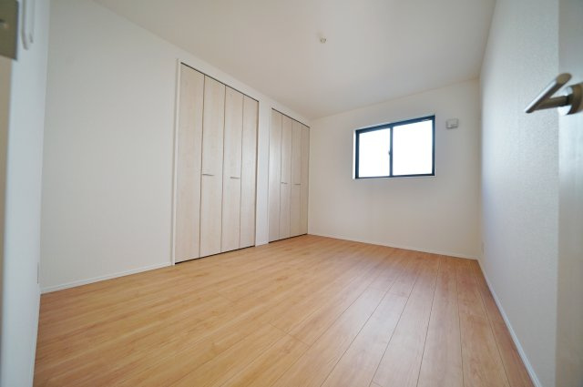 【横浜市旭区南希望が丘96-6全2棟新築戸建て】★仲介手数料無料★（善部小学校・南希望が丘中学校）の洋室