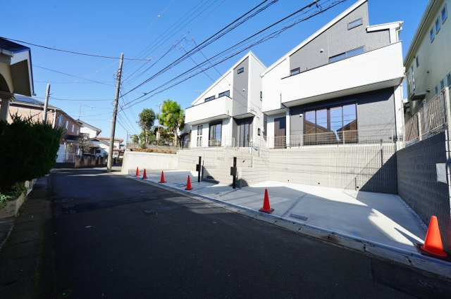 【横浜市旭区南希望が丘96-6全2棟新築戸建て】★仲介手数料無料★（善部小学校・南希望が丘中学校）の前面道路含む現地写真