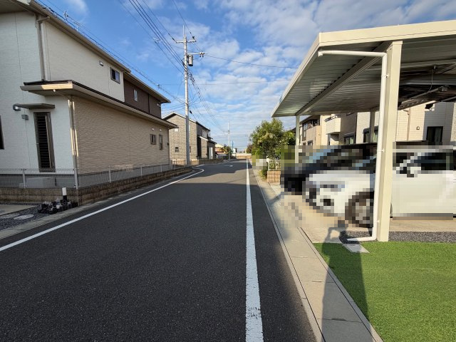 【前面道路含む現地写真】 | 館林市東広内町　カーポート付4LDK