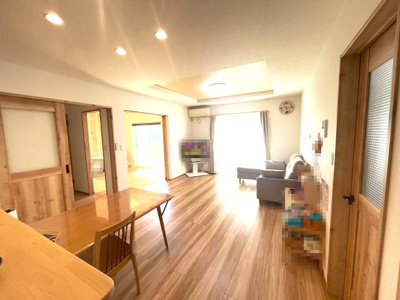 【居間・リビング】 | 館林市東広内町　カーポート付4LDK