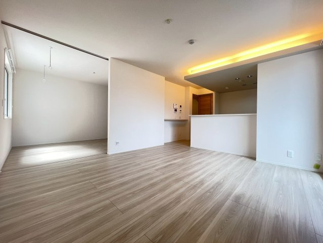 D-ROOM高槻市宮田町3丁目PJの居間・リビング|同ハウスメーカー施工写真