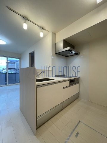 シャインアイリスⅢの駐車場