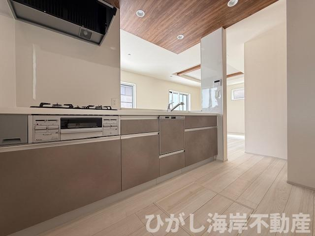 平塚市達上ヶ丘　新築戸建　全2棟の前面道路含む現地写真|2月5日撮影　建築中　現地外観